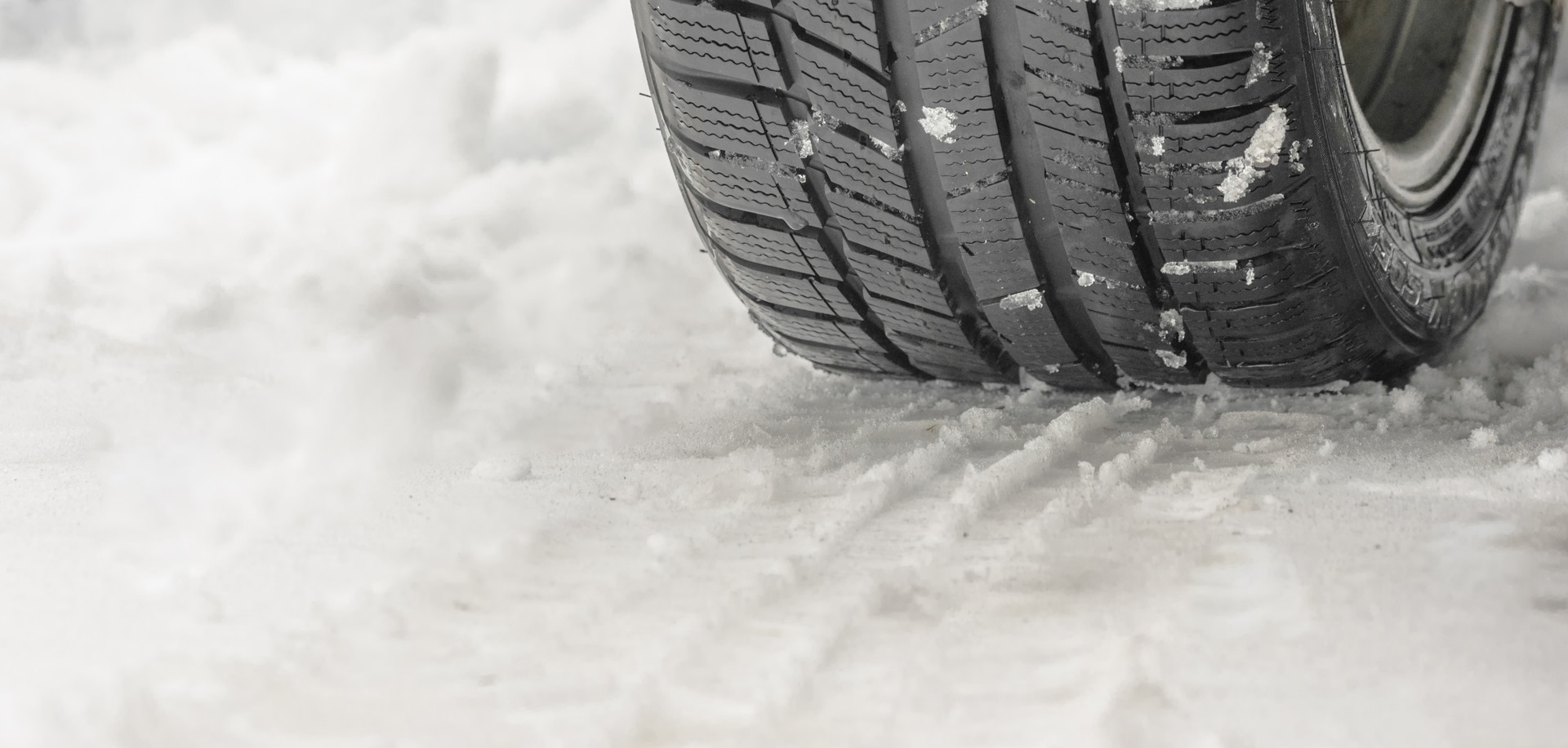 Téli gumi előnyei: jobb tapadás, rövidebb fékút hidegben